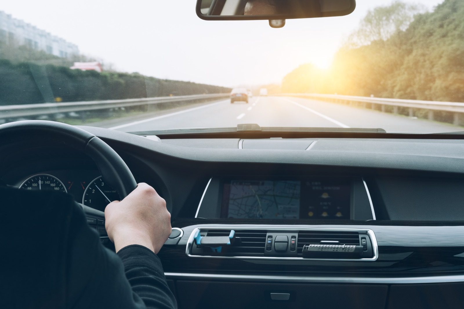 Drive vs. Fly in the UAE: A Precise Travel Analysis