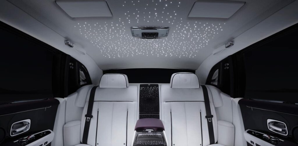 A Guide to Must-Experience Luxury Car Features with RiderZone Chauffeur Services in UAE