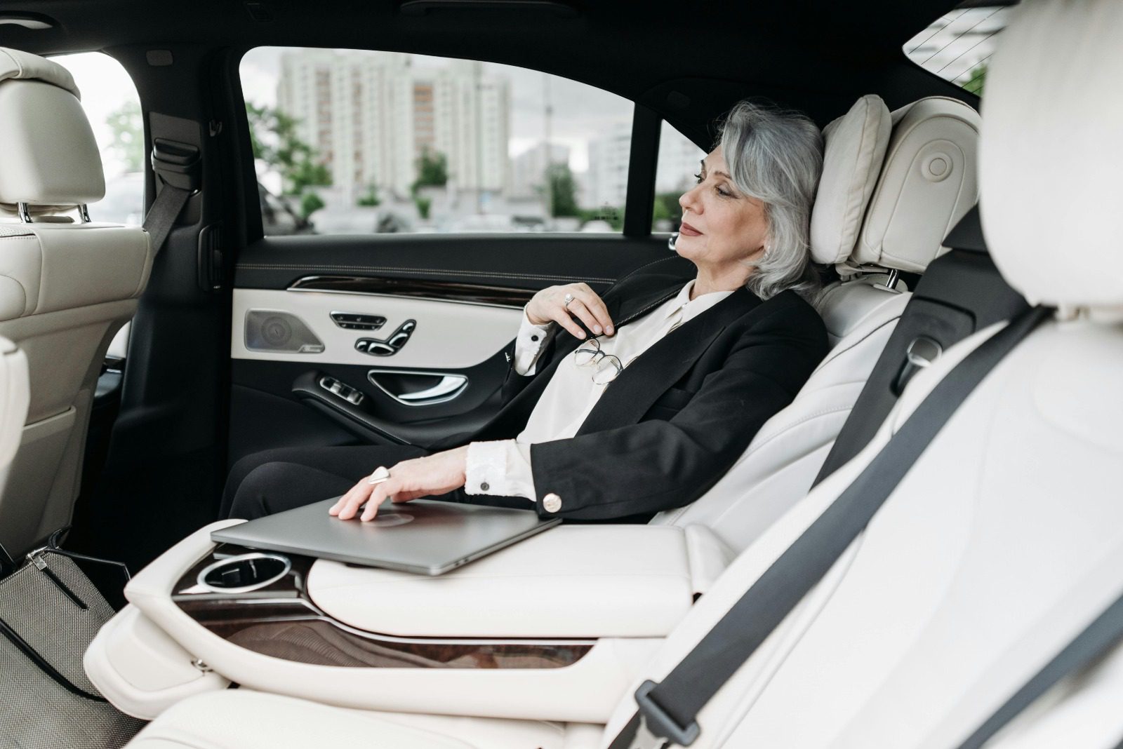 Why a Yearly Chauffeur Service Contract Transforms Travel