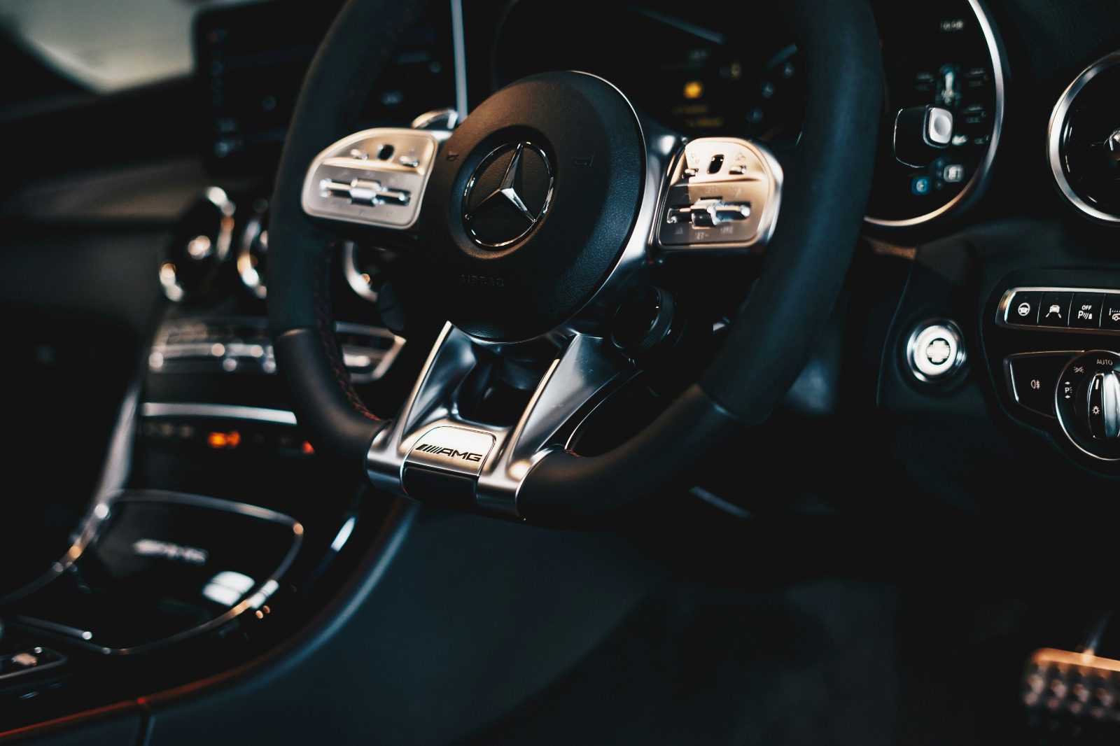 Top SUVs for Chauffeur Hire in Dubai 2025 