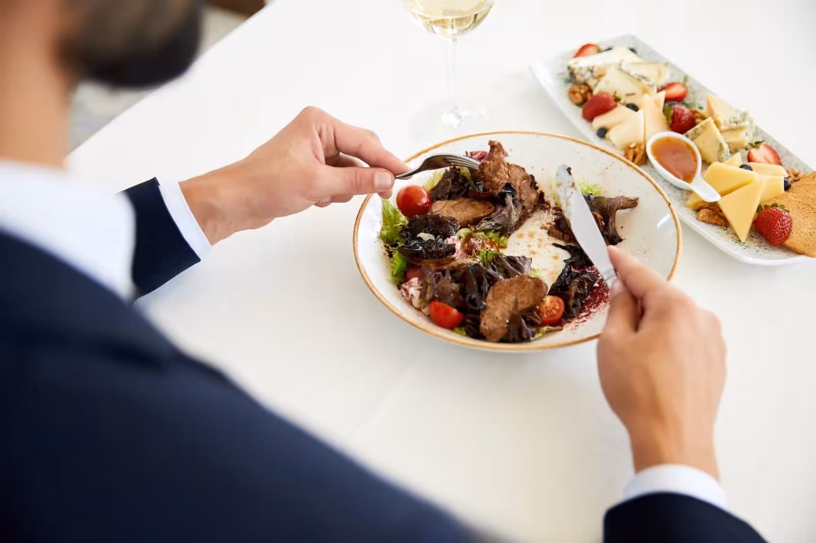 First Class vs Business Class Food: The Real Difference