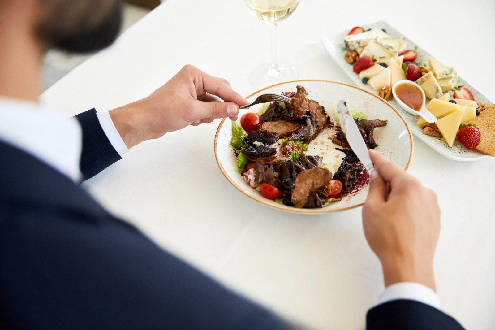 First Class vs Business Class Food: The Real Difference