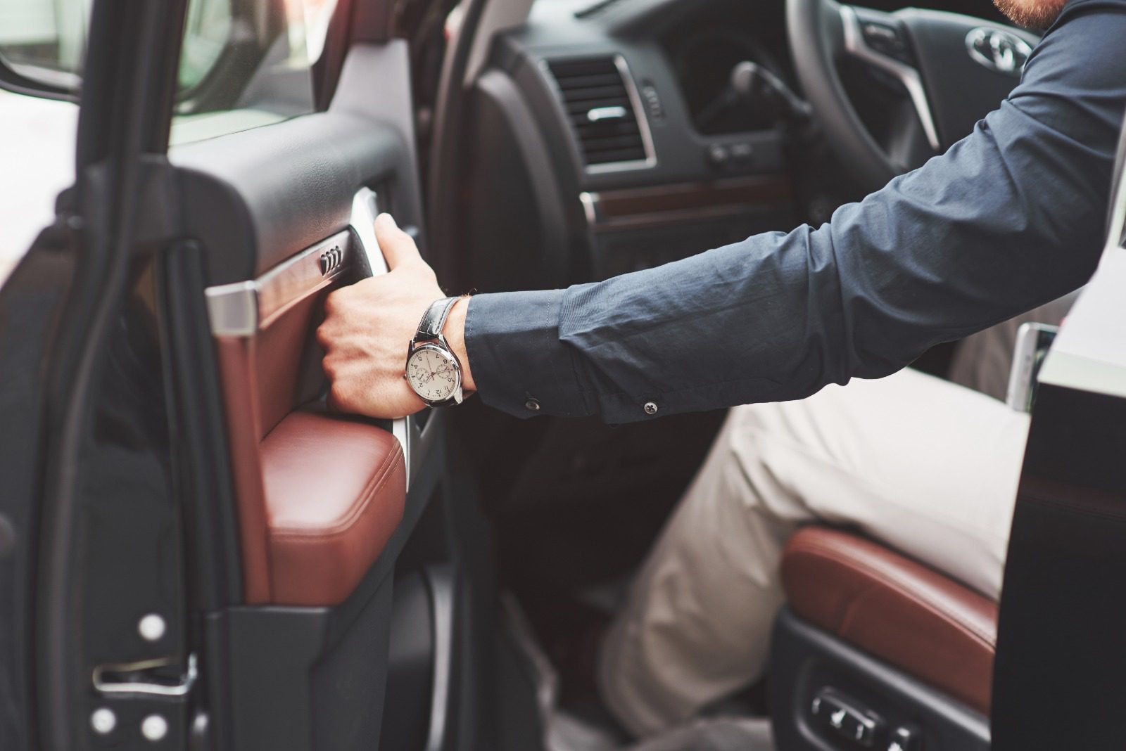 Most Asked Questions About Chauffeur Service in Dubai 