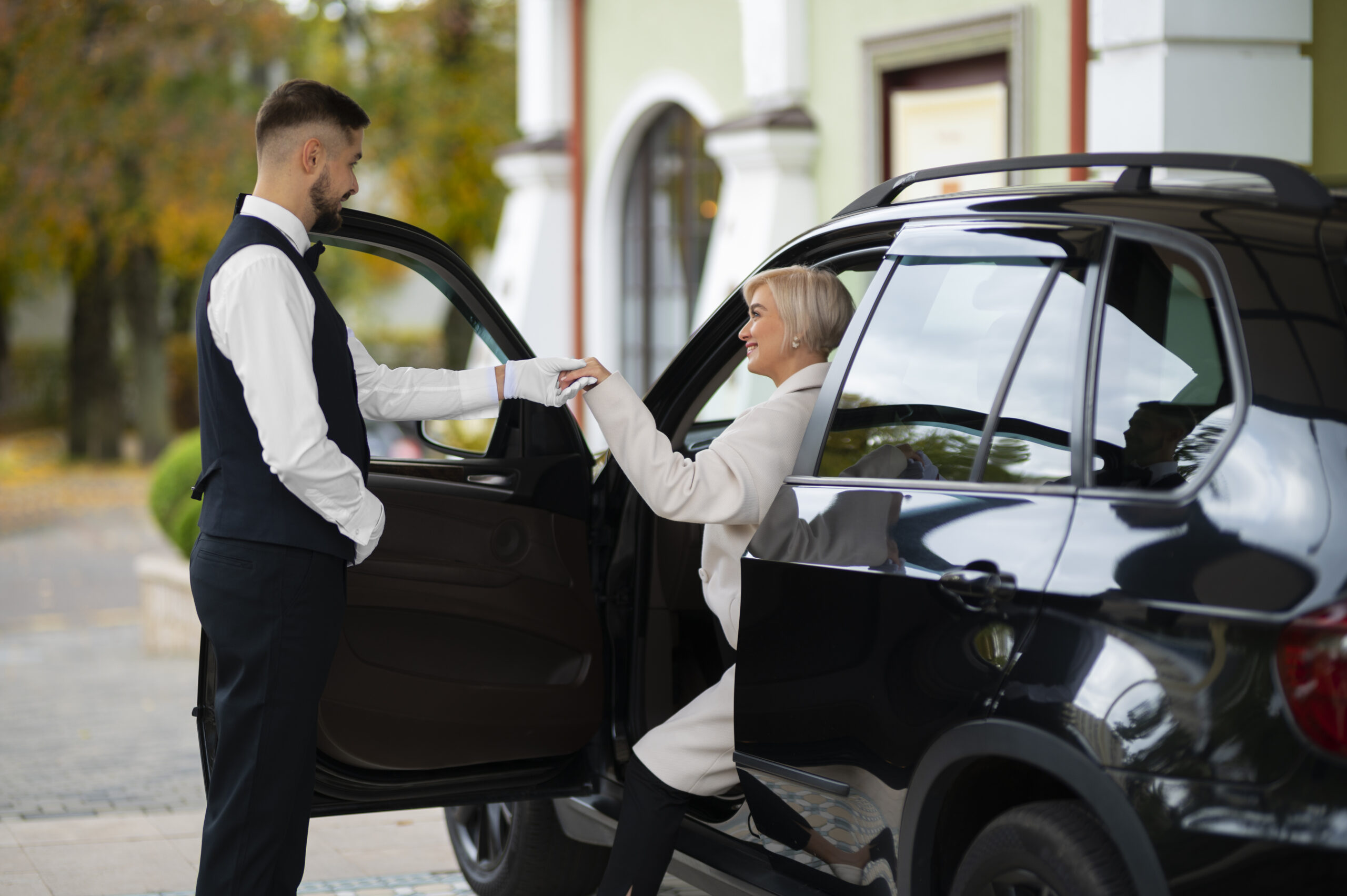 Chauffeur Service in Dubai: Benefits and Drawbacks Explored 