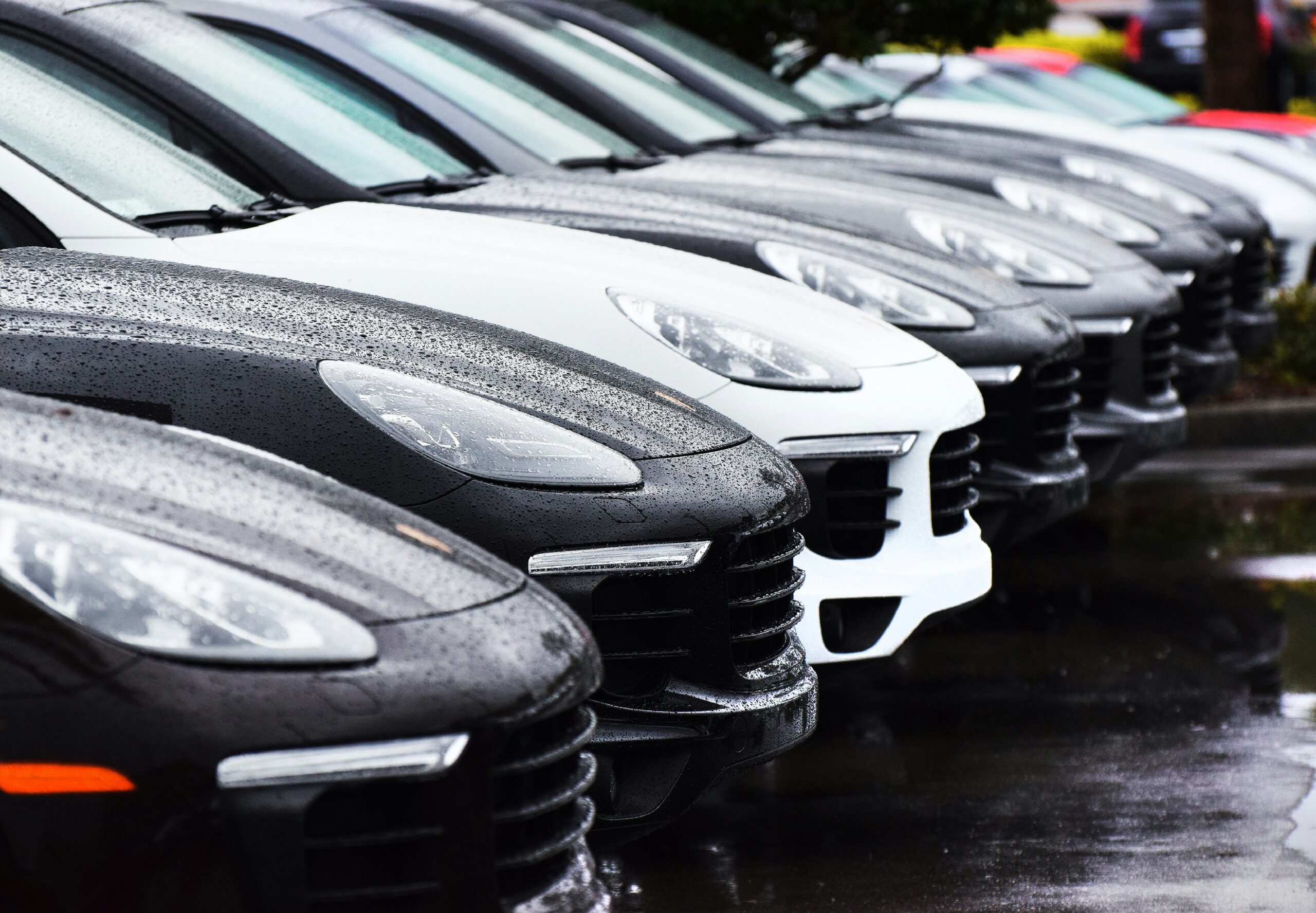 How to Avoid Car Rental Scams with Chauffeur Service UAE