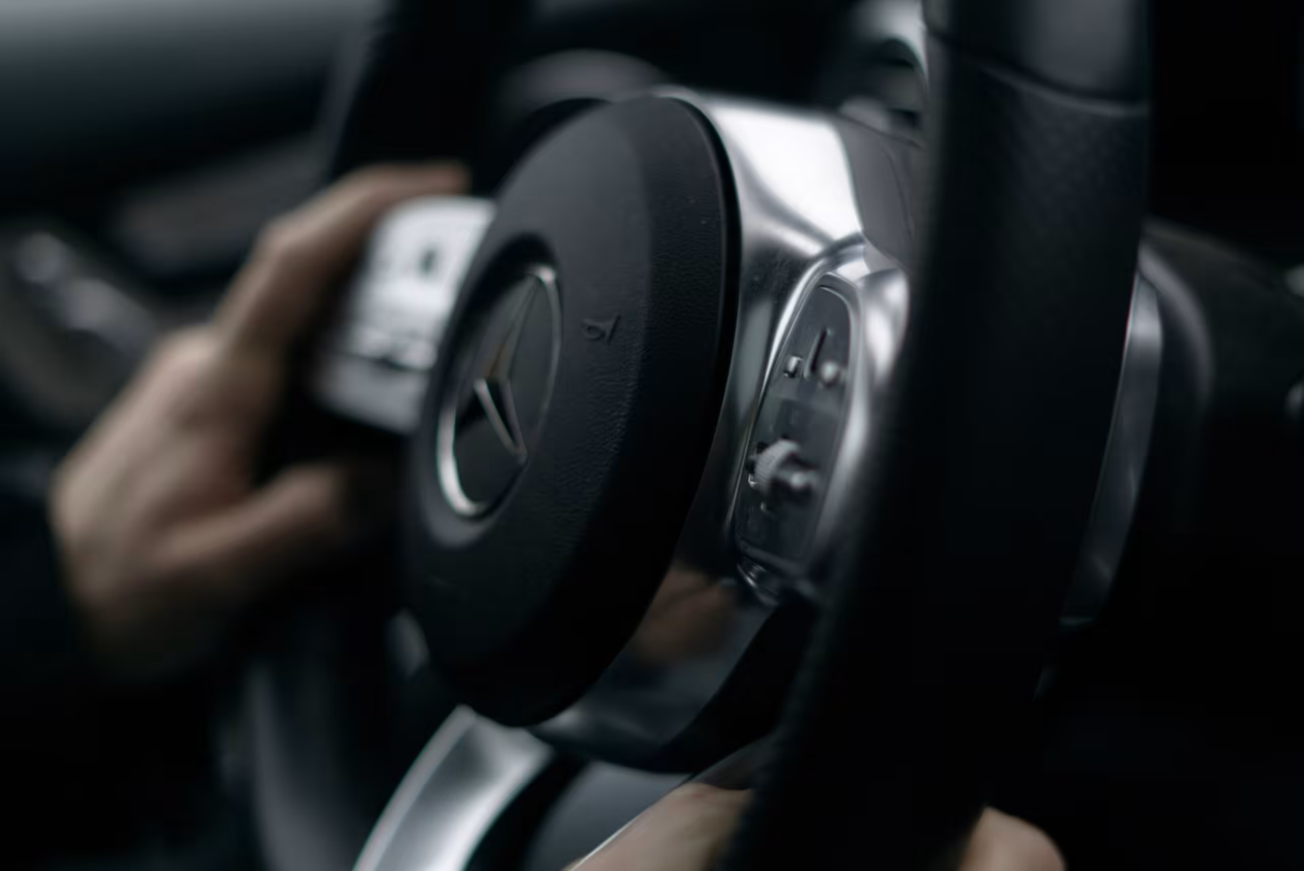 How to Avoid Car Rental Scams with Chauffeur Service UAE