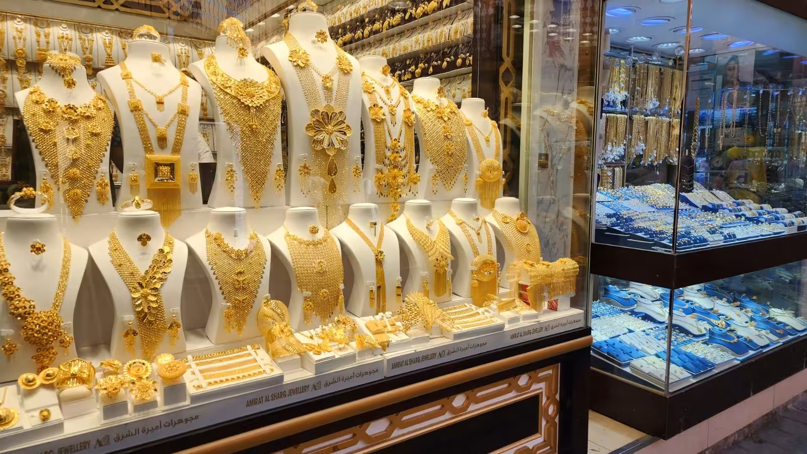 Top 10 Must-Visit Shopping Destinations in Dubai 2025 