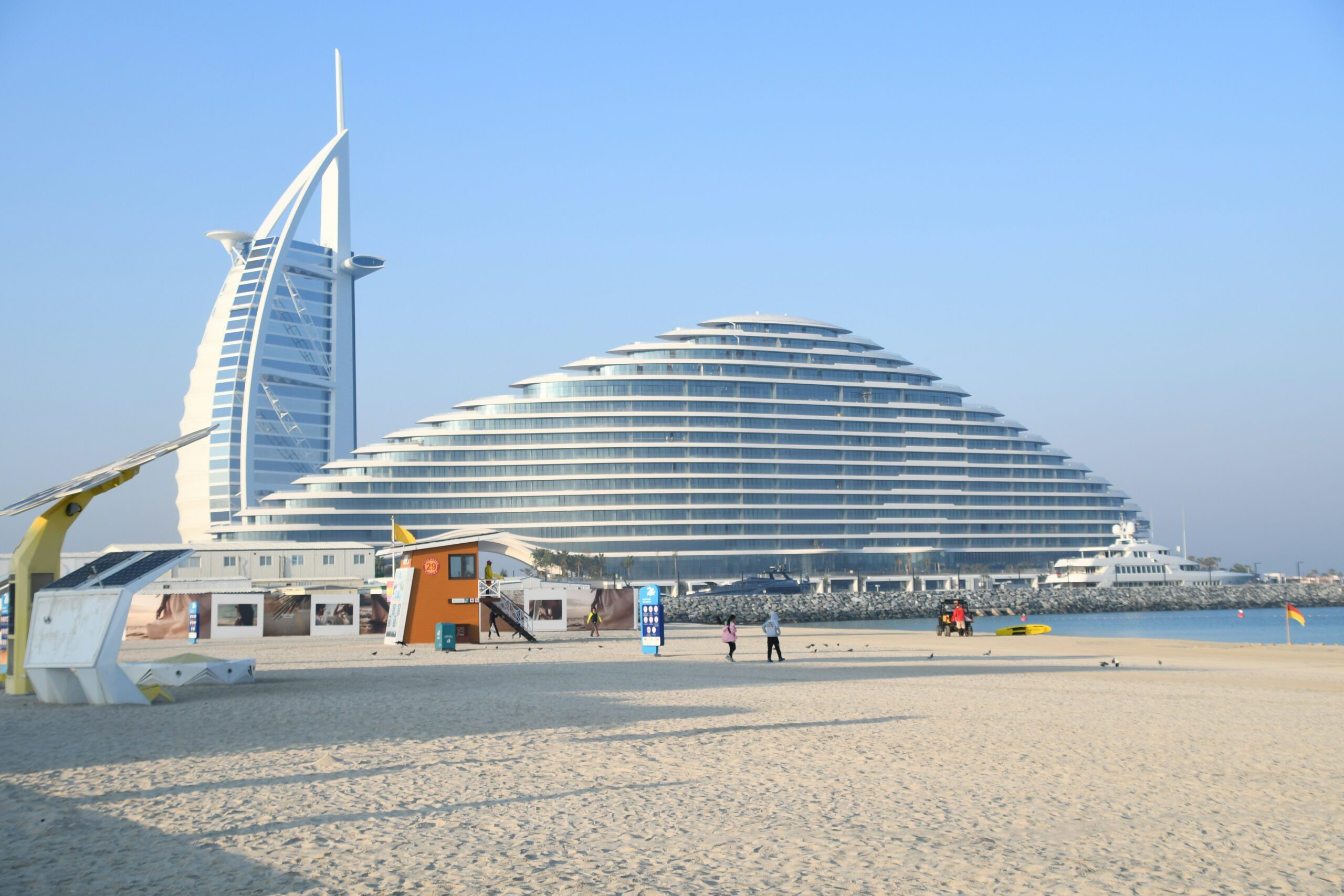 UAE Economy Grows 4% in 2024: Non-Oil Sectors Lead