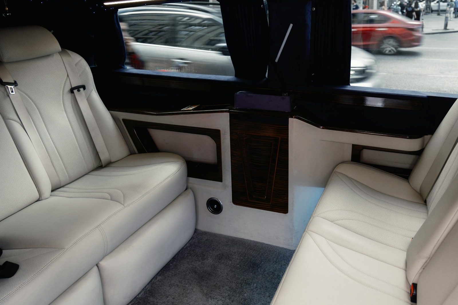 Professional Chauffeur Services for Meetings in UAE