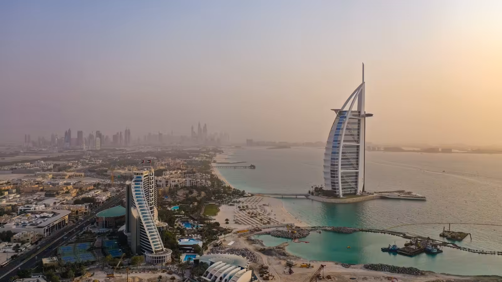 Dubai’s Top Attractions: Explore with Luxury Chauffeur Services