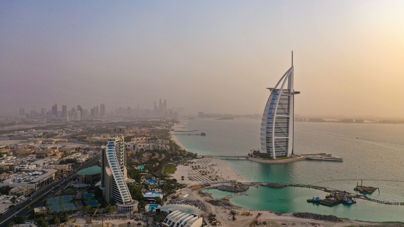 Dubai’s Top Attractions: Explore with Luxury Chauffeur Services