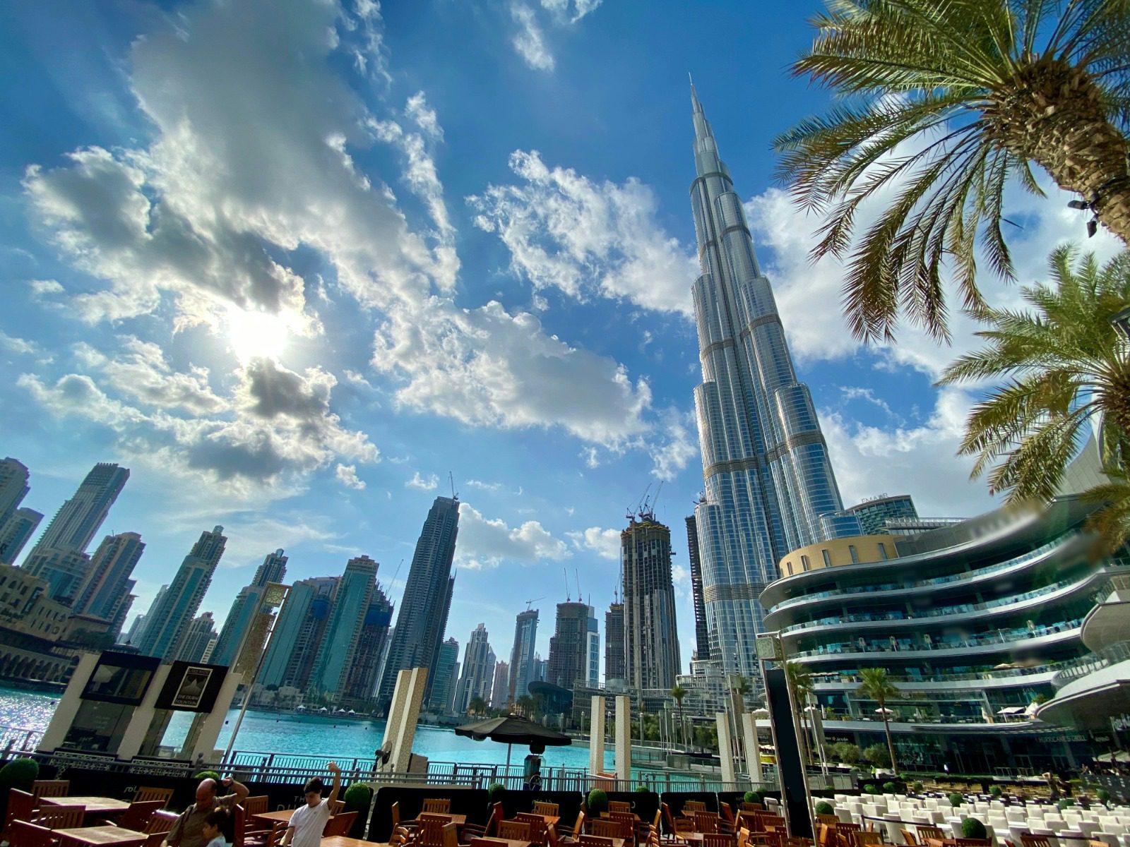 Dubai’s Top Attractions: Explore with Luxury Chauffeur Services