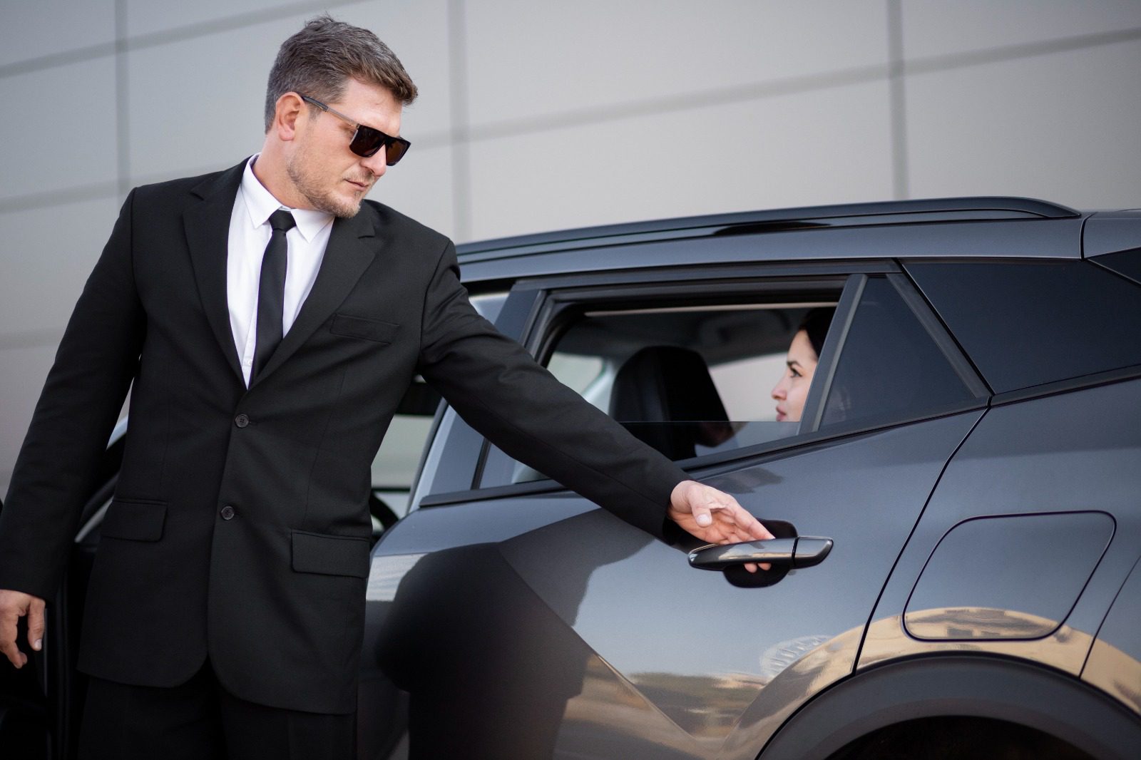 Hire a Chauffeur in Bur Dubai: Luxury Travel