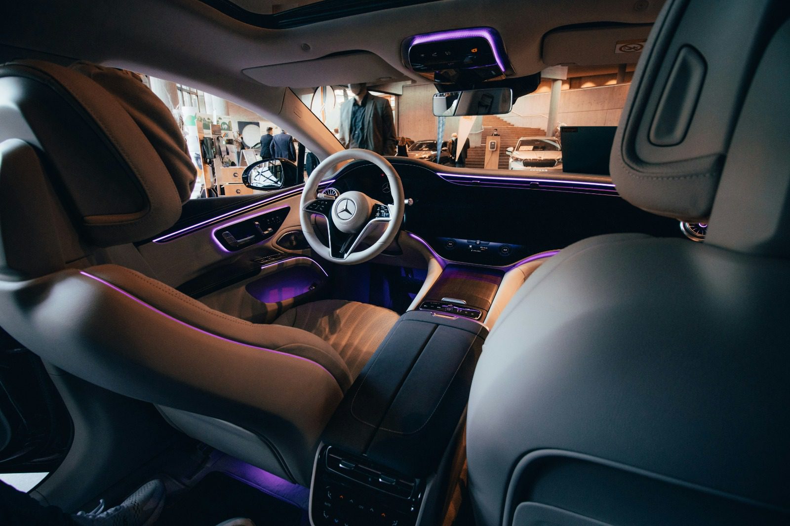 Essential Safety Tips for Booking Chauffeur Services in Dubai