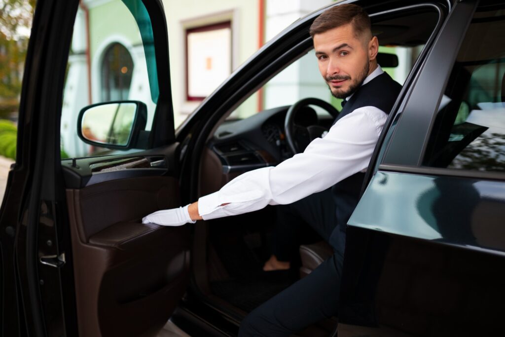 Essential Safety Tips for Booking Chauffeur Services in Dubai
