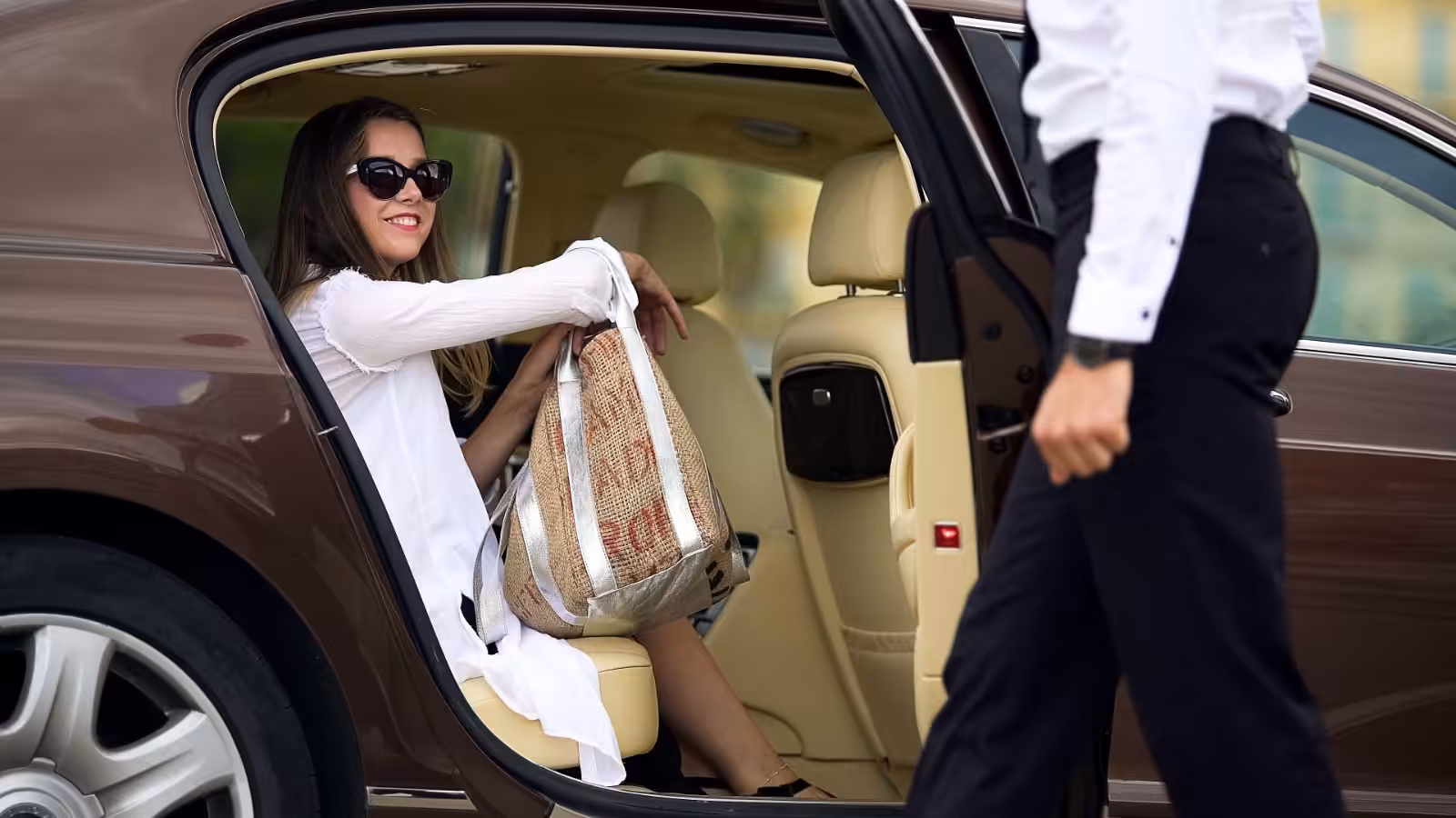 Luxurious Hotel Transfers in Dubai 