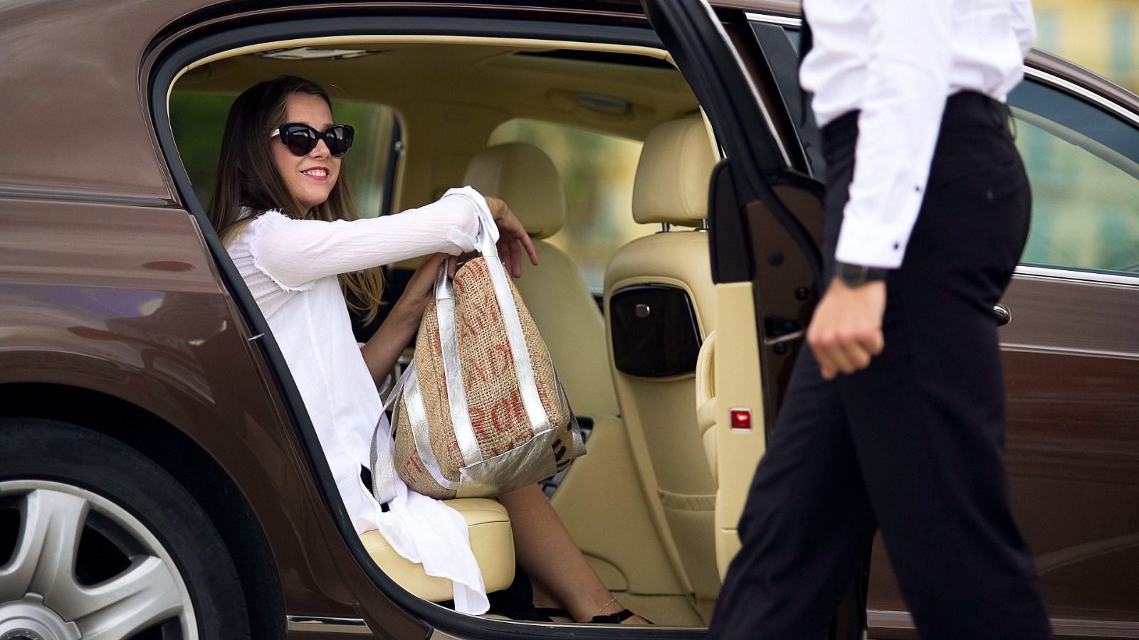 Luxurious Hotel Transfers in Dubai 