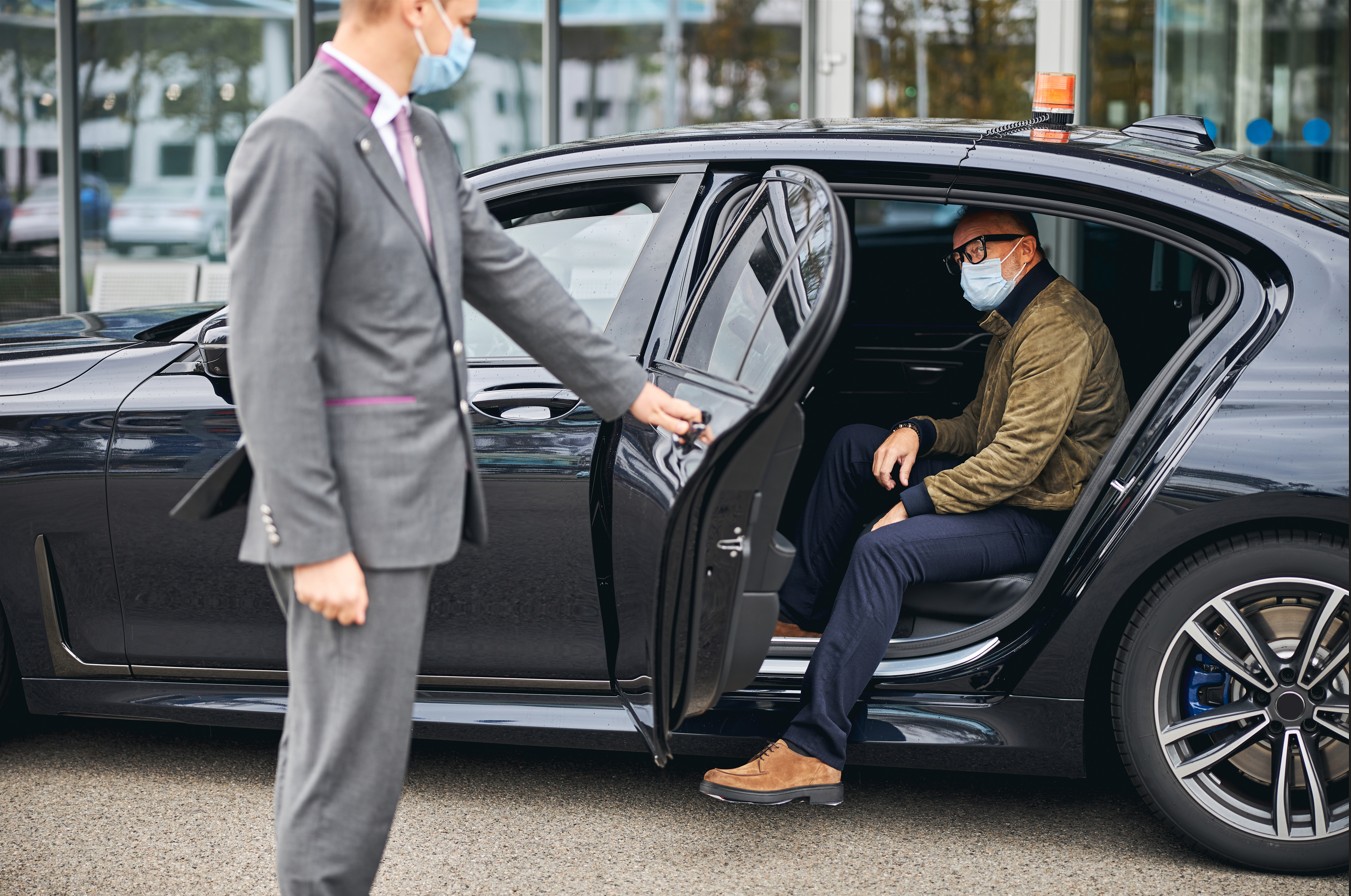 Impress Clients with Luxury Chauffeur in Dubai | Riderzone