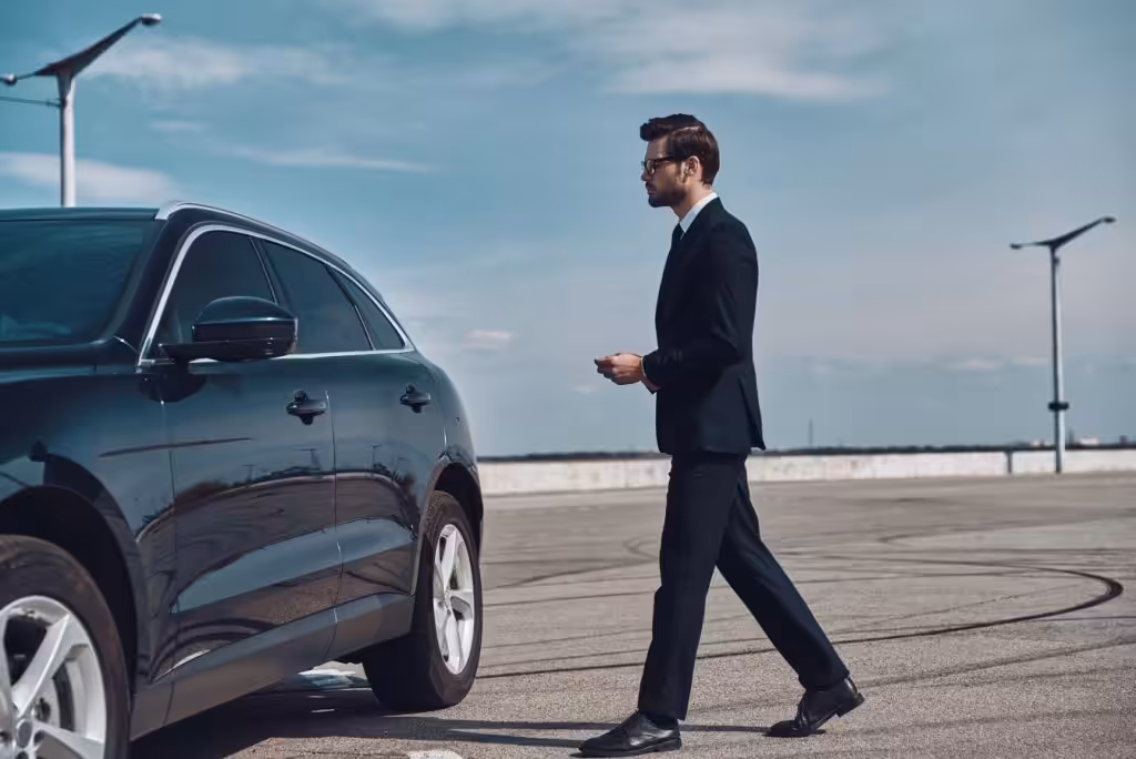 Riderzone vs Blacklane: Best UAE Chauffeur Service