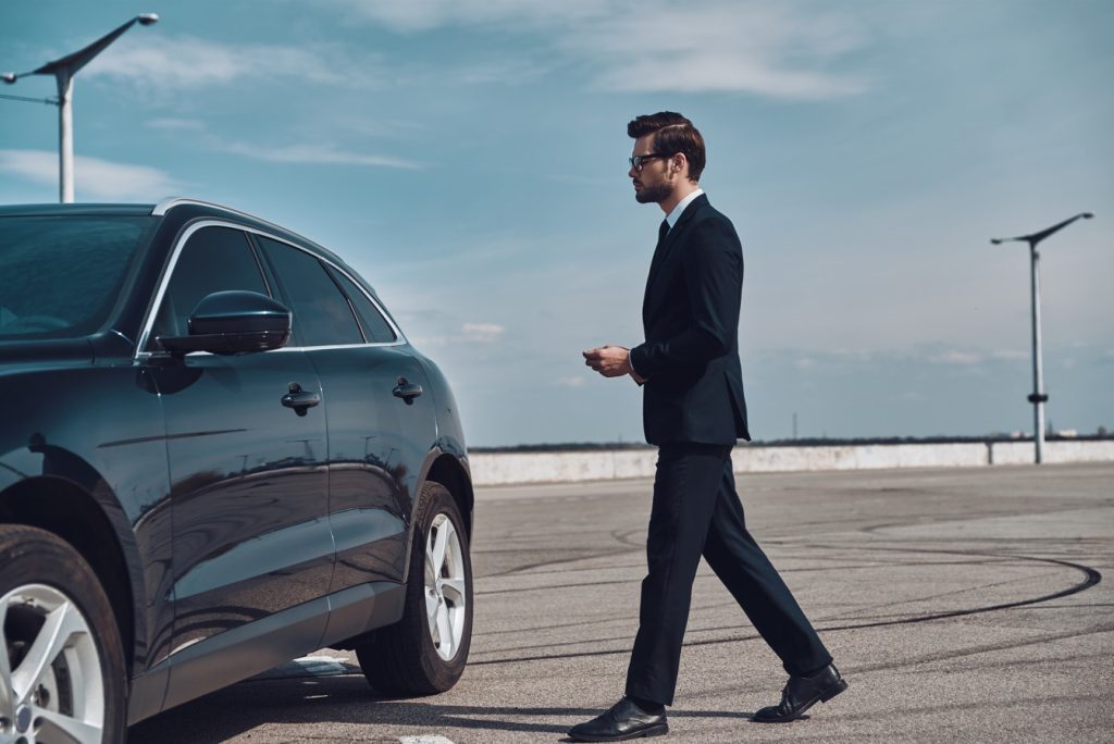 Riderzone vs Blacklane: Best UAE Chauffeur Service