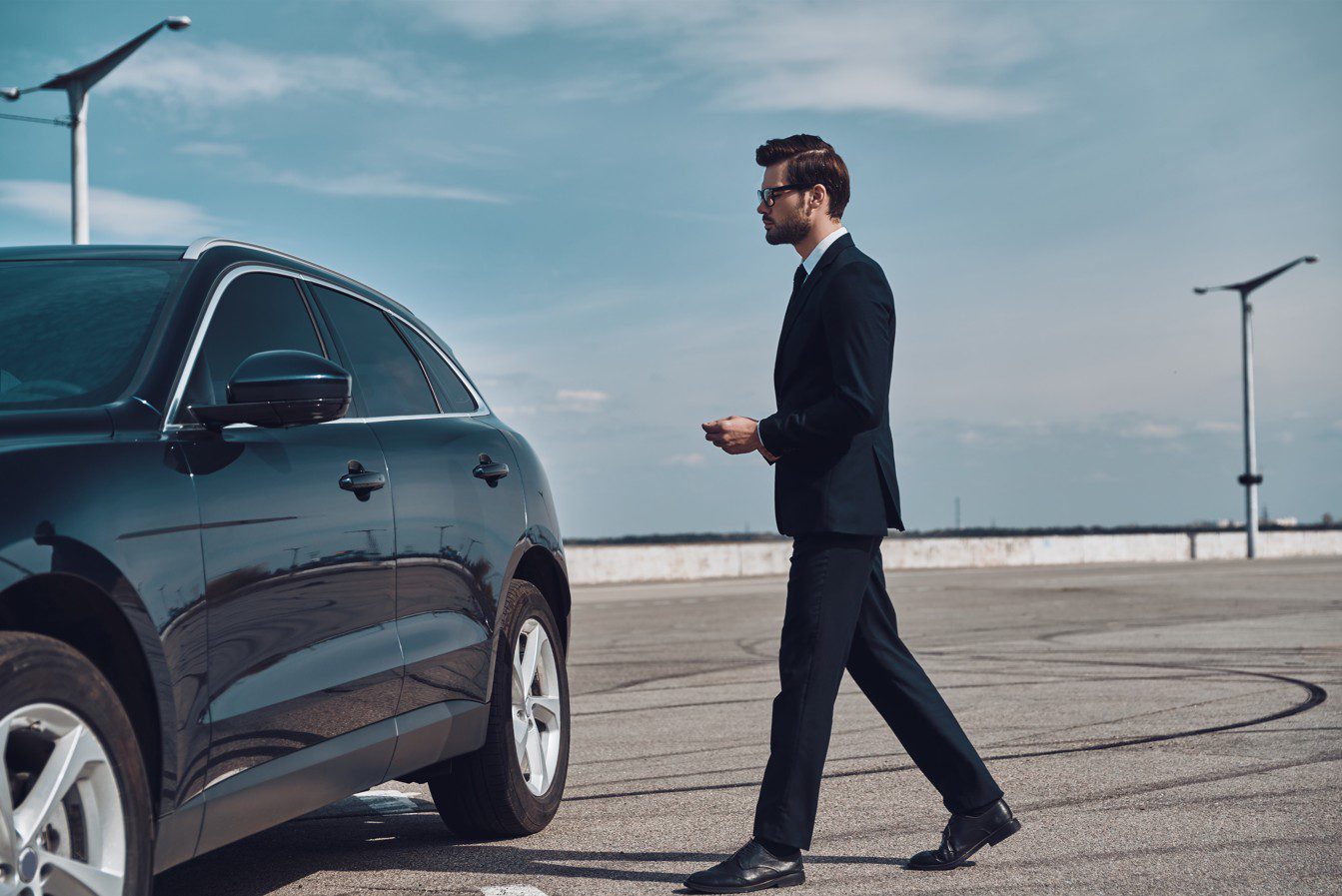 Riderzone vs Blacklane: Best UAE Chauffeur Service