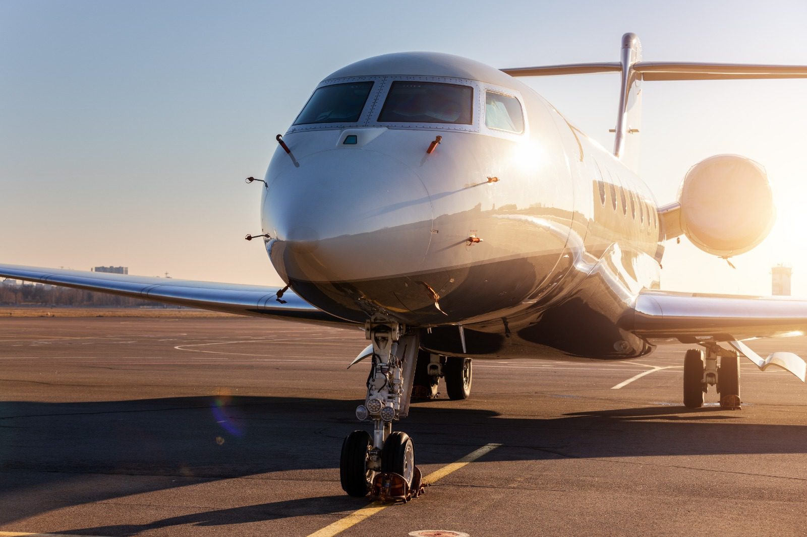 Private Jet vs Commercial Flights: UAE 2026 Guide