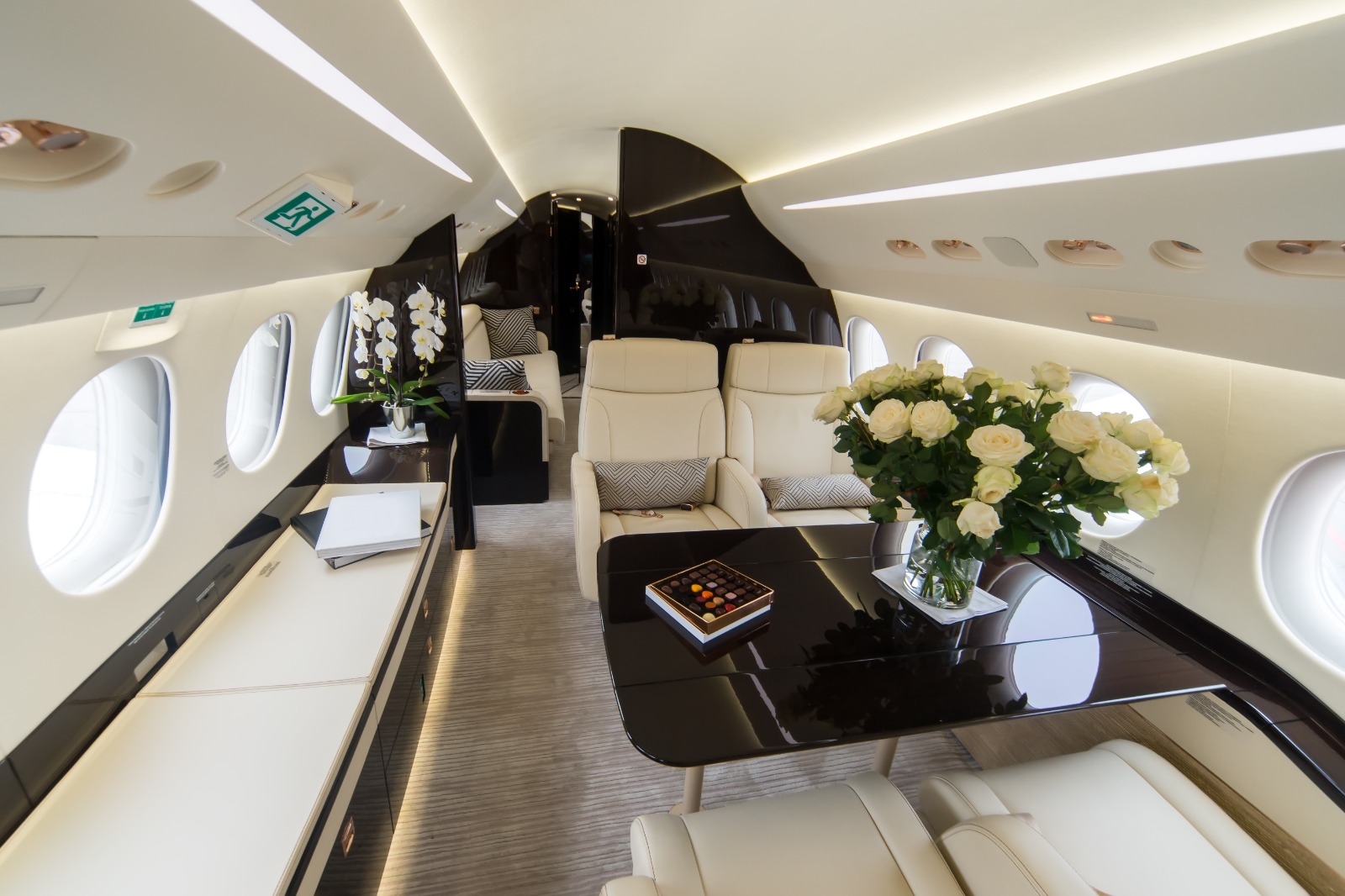 Private Jet Luxury in Dubai: 24-Hour Serenity