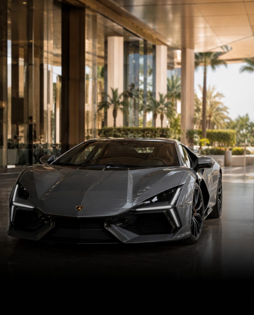 Lamborghini Revuelto 2024